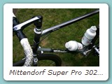 Mittendorf Super Pro 3029 IS Reynolds 753 aus dem Jahr 2001
Ausstattung Campagnolo Super Record 3/10 Ergo Power, Carbon
Bei diesem Rad handelt es sich wohl um das letzte Rad das Hans Th. Mittendorf gebaut hat.
Eigentümer: Johannes Mittendorf, Uetersen (Erstbesitzer)
