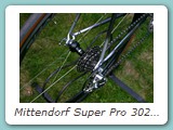 Mittendorf Super Pro 3029 IS Reynolds 753 aus dem Jahr 2001
Ausstattung Campagnolo Super Record 3/10 Ergo Power, Carbon
Bei diesem Rad handelt es sich wohl um das letzte Rad das Hans Th. Mittendorf gebaut hat.
Eigentümer: Johannes Mittendorf, Uetersen (Erstbesitzer)
