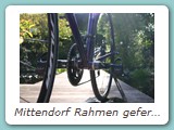 Mittendorf Rahmen gefertigt mit Columbus Rohrsatz aus den späten 1980er Jahren.
Aufgebaut wurde das Rad 2025 mit Shimano Claris und Mavic Aksium Laufradsatz
Eigentümer: Alexej Mittendorf, Wuppertal