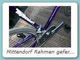 Mittendorf Rahmen gefertigt mit Columbus Rohrsatz aus den späten 1980er Jahren.
Aufgebaut wurde das Rad 2025 mit Shimano Claris und Mavic Aksium Laufradsatz
Eigentümer: Alexej Mittendorf, Wuppertal
